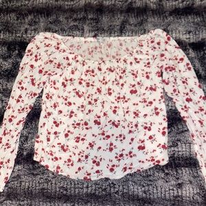 Long sleeve kind of cropped shirt